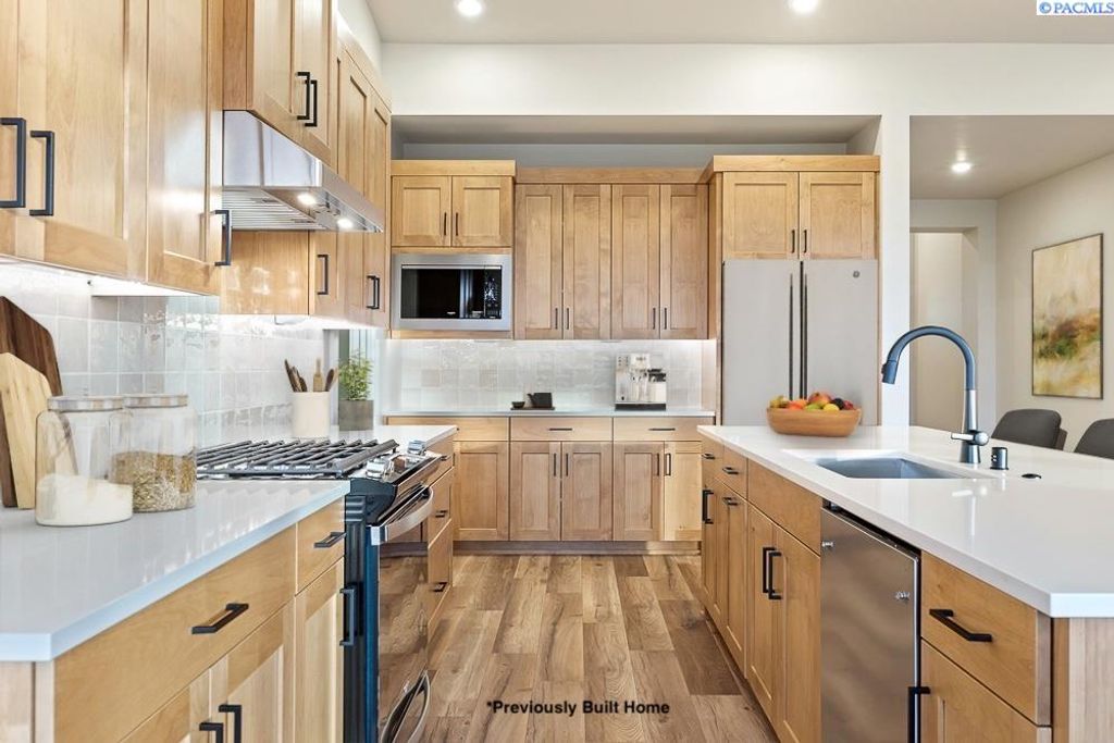 Photo of 2949 Vistara Way, Richland, WA 99354 (MLS # 291246)