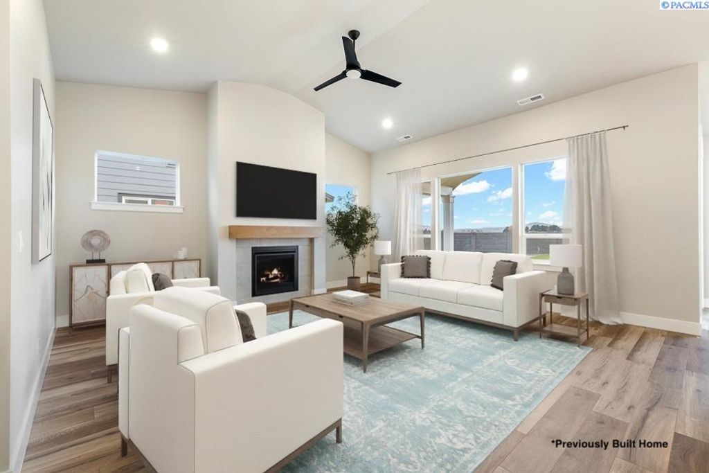 Photo of 2949 Vistara Way, Richland, WA 99354 (MLS # 291246)