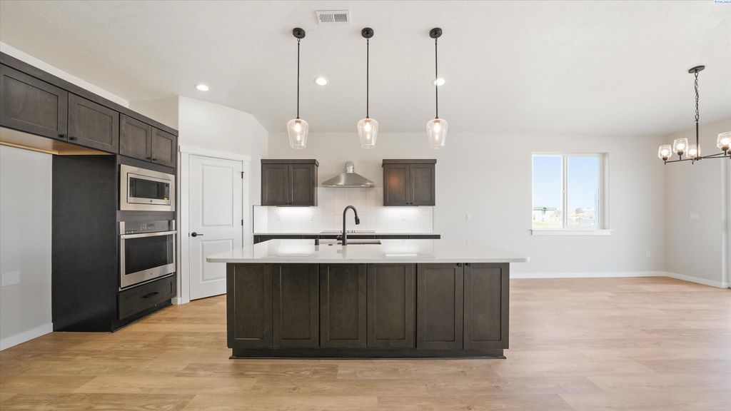Photo of 1109 Fairhaven Loop, Richland, WA 99352 (MLS # 293035)