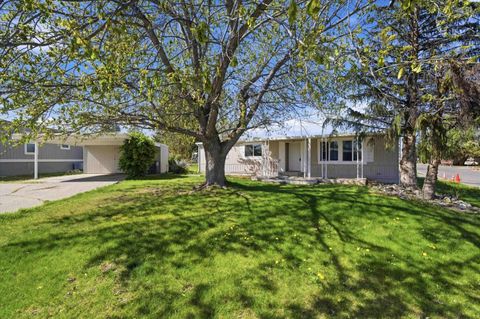 Photo of 3324 W 19th Ave #143 Ave, Kennewick, WA 99338 (MLS # 291972)