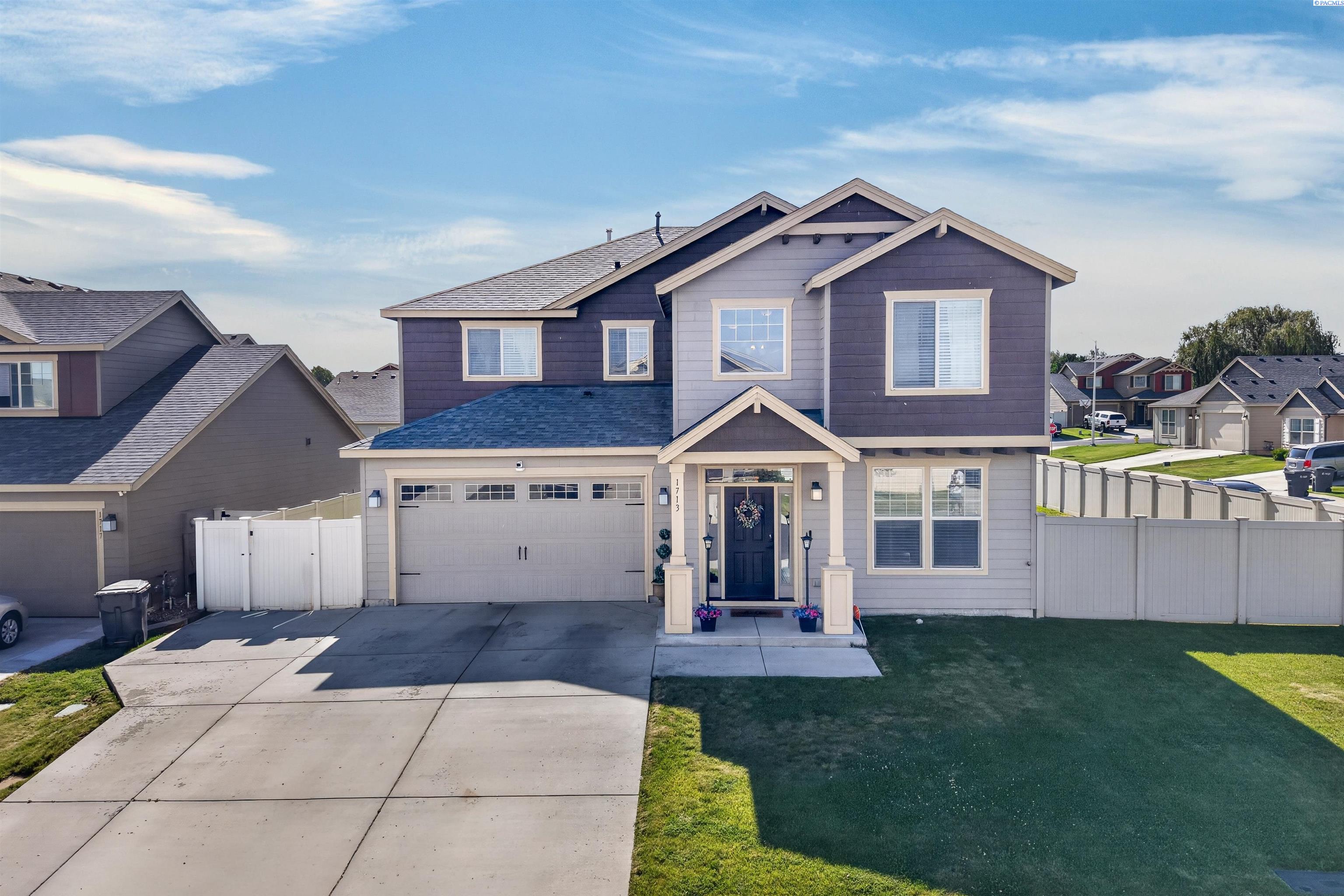 Photo 1 of 42 — 1713 Liberty Lane, Sunnyside, WA 98944