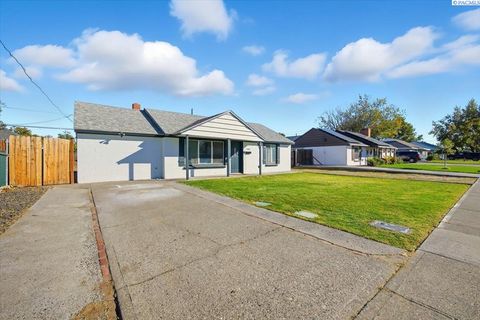 Photo of 705 S Hartford St, Kennewick, WA 99336 (MLS # 288417)
