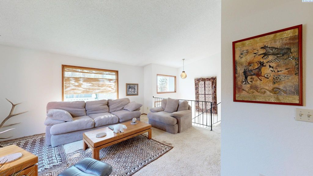 Photo of 1285 SE Earthtone Ct, Pullman, WA 99163 (MLS # 292071)