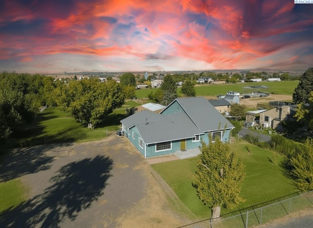 Photo of 103202 W Old Inland Empire Hwy, Prosser, WA 99350 (MLS # 288239)