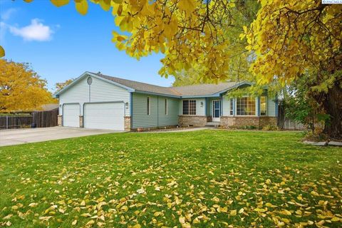 Photo of 801 S Young Pl, Kennewick, WA 99336 (MLS # 288654)