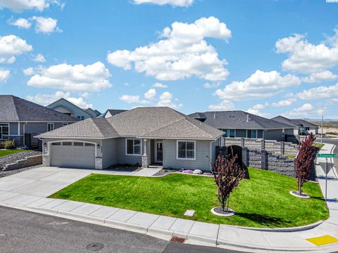 Photo of 3304 S Zimmerman St, Kennewick, WA 99338 (MLS # 291925)