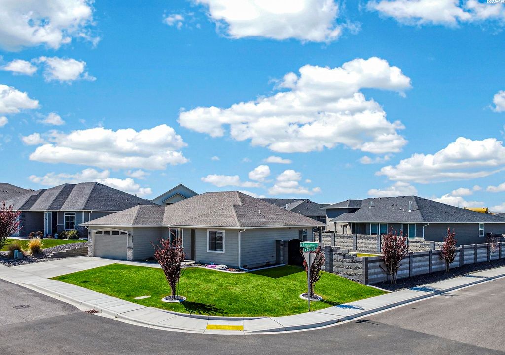 Photo of 3304 S Zimmerman St, Kennewick, WA 99338 (MLS # 291925)