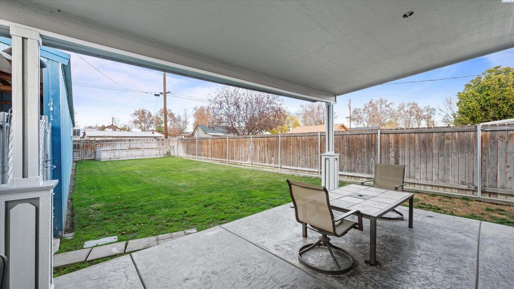 Photo of 229 E 5th Ave, Kennewick, WA 99336 (MLS # 289185)