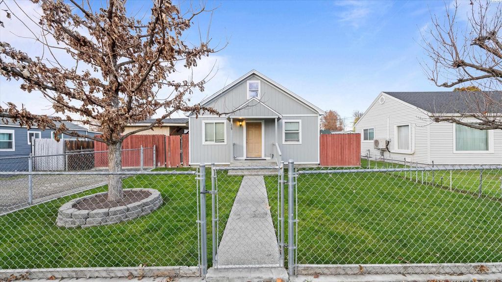 Photo of 229 E 5th Ave, Kennewick, WA 99336 (MLS # 289185)