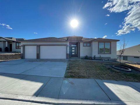 Photo of 755 Thebes Street, West Richland, WA 99353 (MLS # 289709)