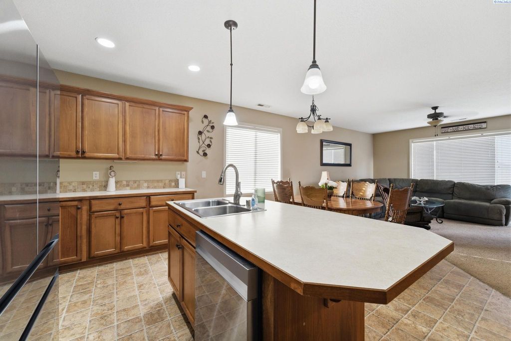 Photo of 5606 W 20th Ave, Kennewick, WA 99337 (MLS # 291040)