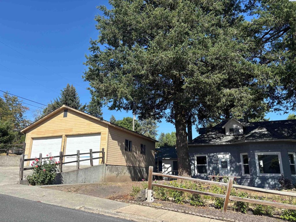 Photo of 110 E Alder St, Palouse, WA 99161 (MLS # 286262)