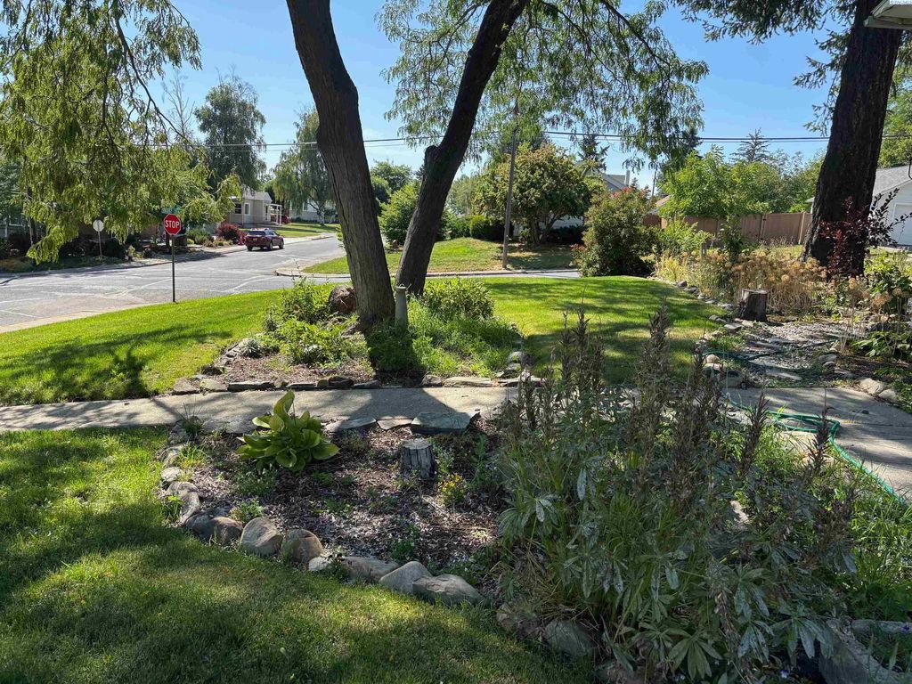 Photo of 110 E Alder St, Palouse, WA 99161 (MLS # 286262)