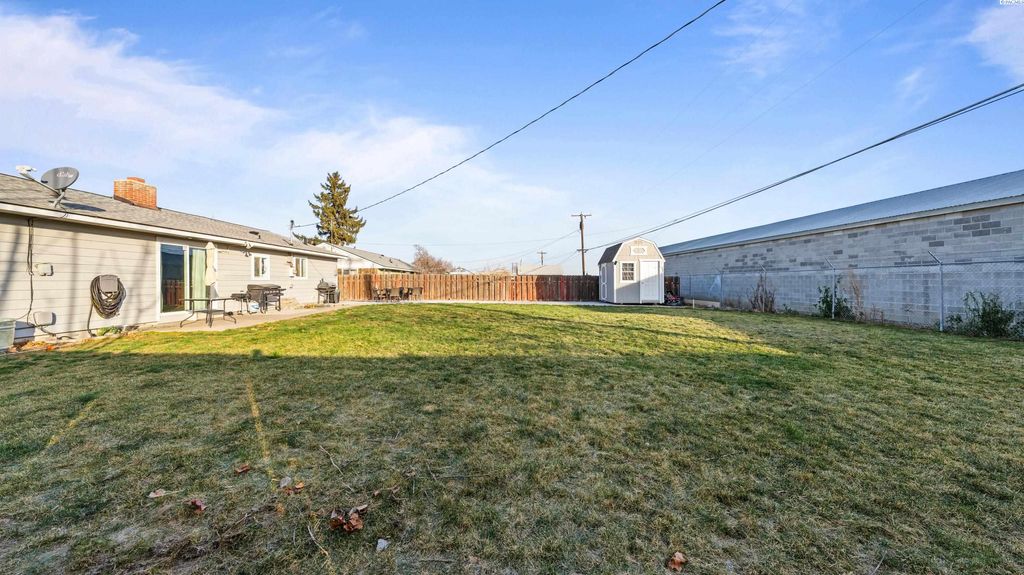 Photo of 903 S Green St, Kennewick, WA 99336 (MLS # 289570)