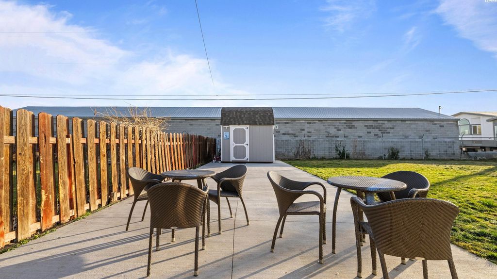 Photo of 903 S Green St, Kennewick, WA 99336 (MLS # 289570)