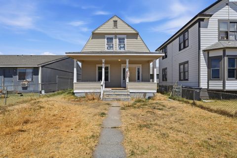 Photo of 307 W Bonneville St, Pasco, WA 99301 (MLS # 294304)