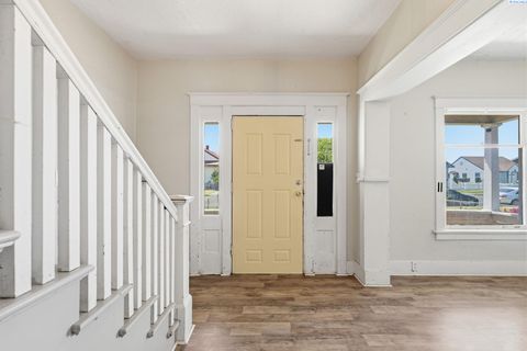 Photo of 307 W Bonneville St, Pasco, WA 99301 (MLS # 294304)