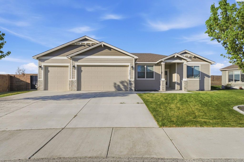 Photo of 7207 Courtney Ct, Pasco, WA 99301 (MLS # 291958)