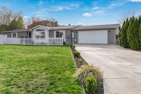Photo of 1630 Cactus Loop, Richland, WA 99352 (MLS # 291525)