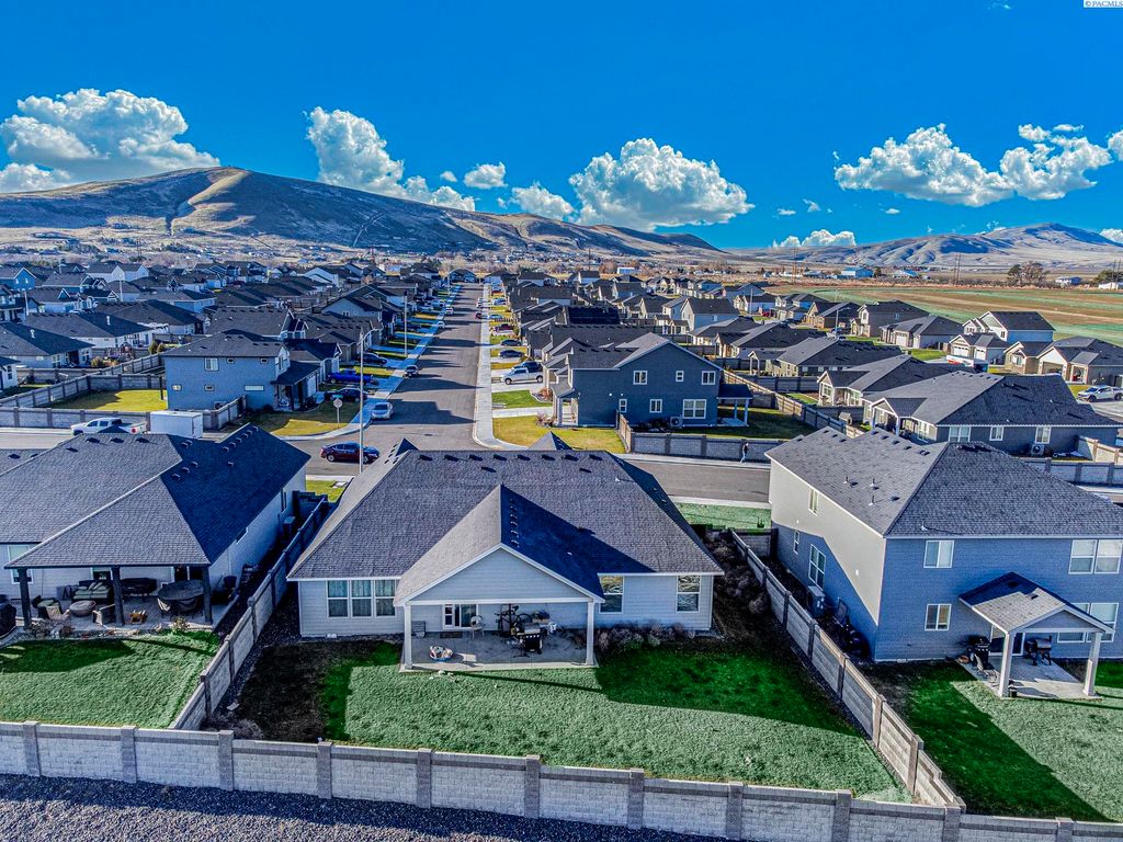 Photo of 506 Constance Ave, West Richland, WA 99353 (MLS # 289589)