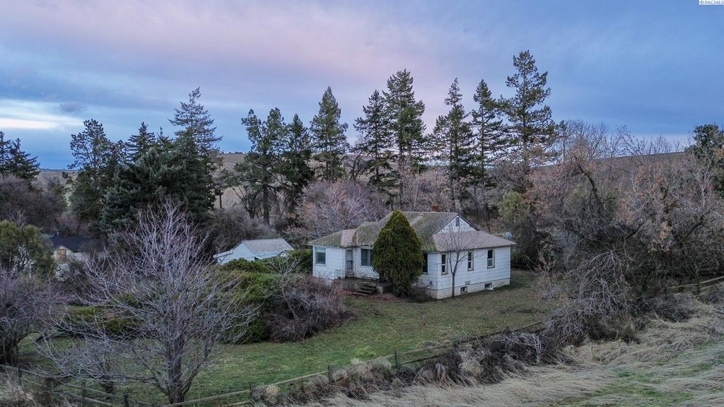 Photo of 5904 Johnson Road, Pullman, WA 99163 (MLS # 289736)