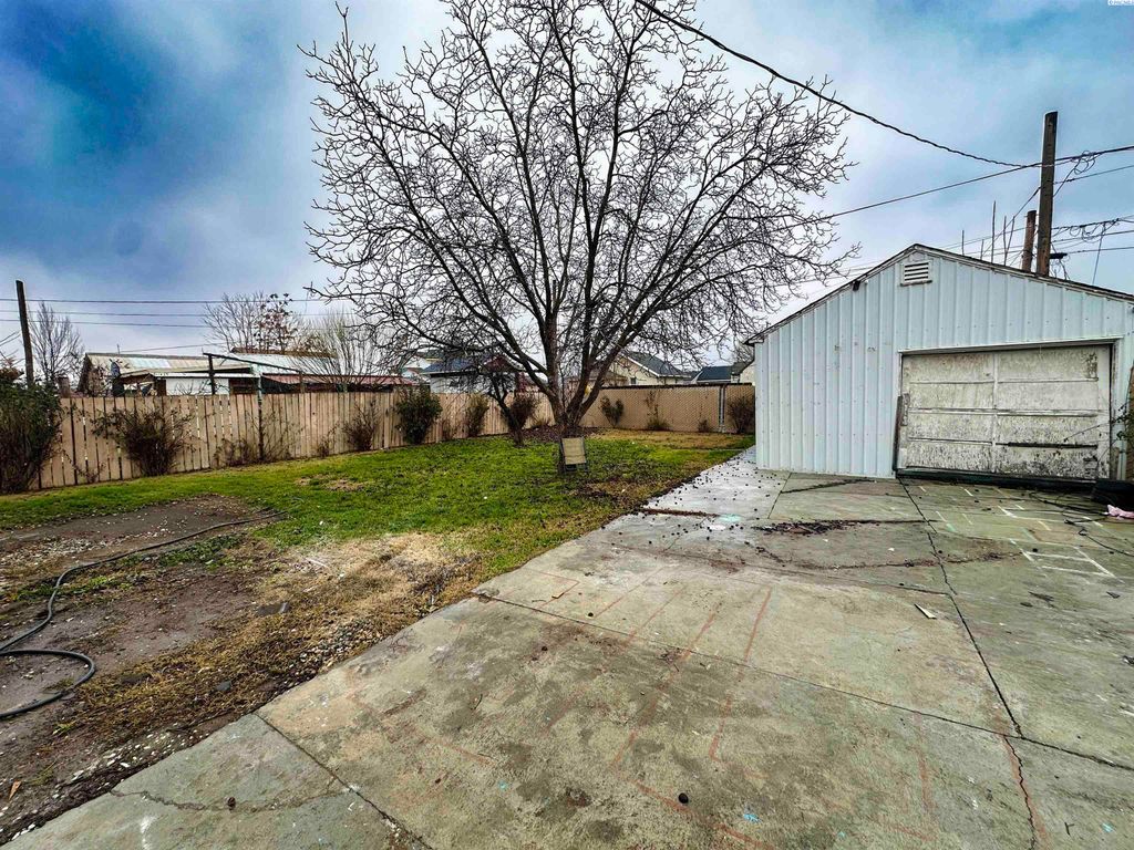 Photo of 712 S 10th St, Sunnyside, WA 98944 (MLS # 285782)