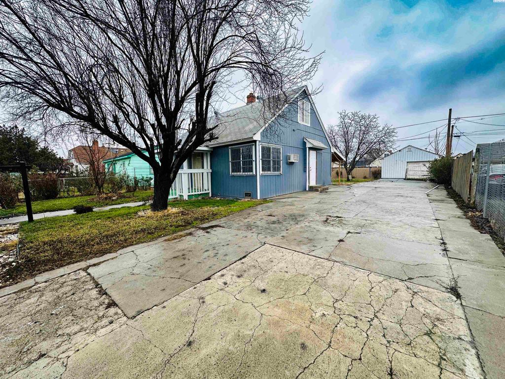 Photo of 712 S 10th St, Sunnyside, WA 98944 (MLS # 285782)