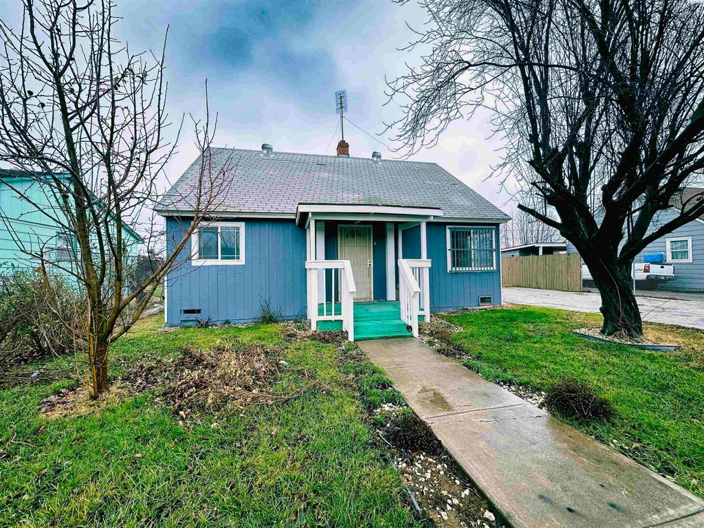 Photo of 712 S 10th St, Sunnyside, WA 98944 (MLS # 285782)