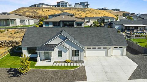 Photo of 2287 S Alaska St, Kennewick, WA 99338 (MLS # 288001)