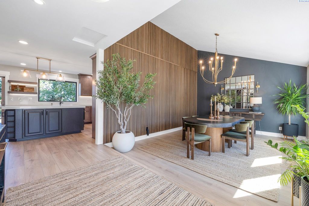 Photo of 2820 Appaloosa Way, Richland, WA 99352 (MLS # 290664)