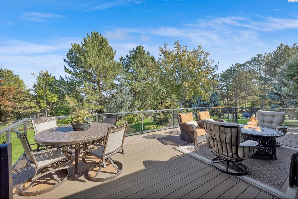 Photo of 2820 Appaloosa Way, Richland, WA 99352 (MLS # 290664)