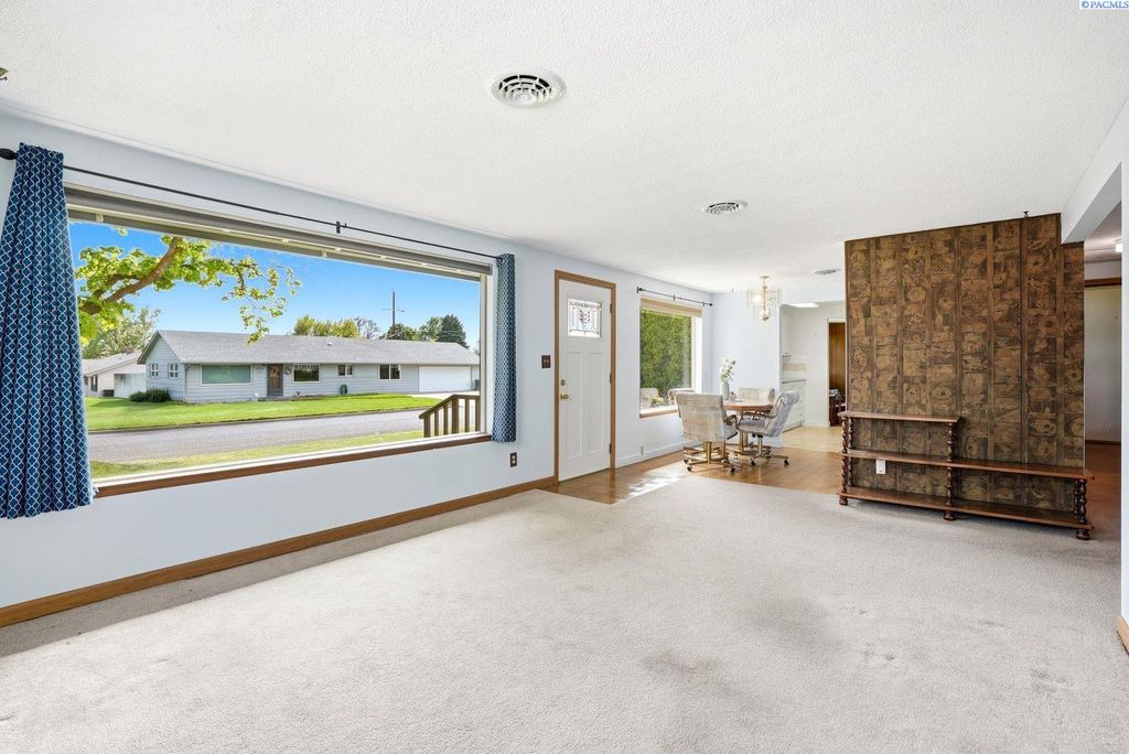 Photo of 5401 Cascade Drive, Yakima, WA 98908 (MLS # 292568)