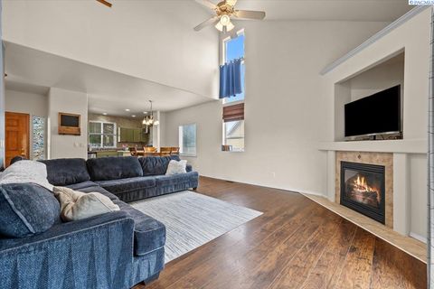 Photo of 3701 W 20th Ave, Kennewick, WA 99338 (MLS # 286368)