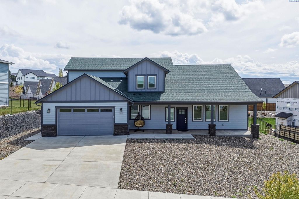 Photo of 2165 NW Canyon View Dr, Pullman, WA 99163 (MLS # 292634)