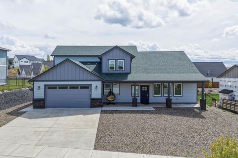 Photo of 2165 NW Canyon View Dr, Pullman, WA 99163 (MLS # 292634)