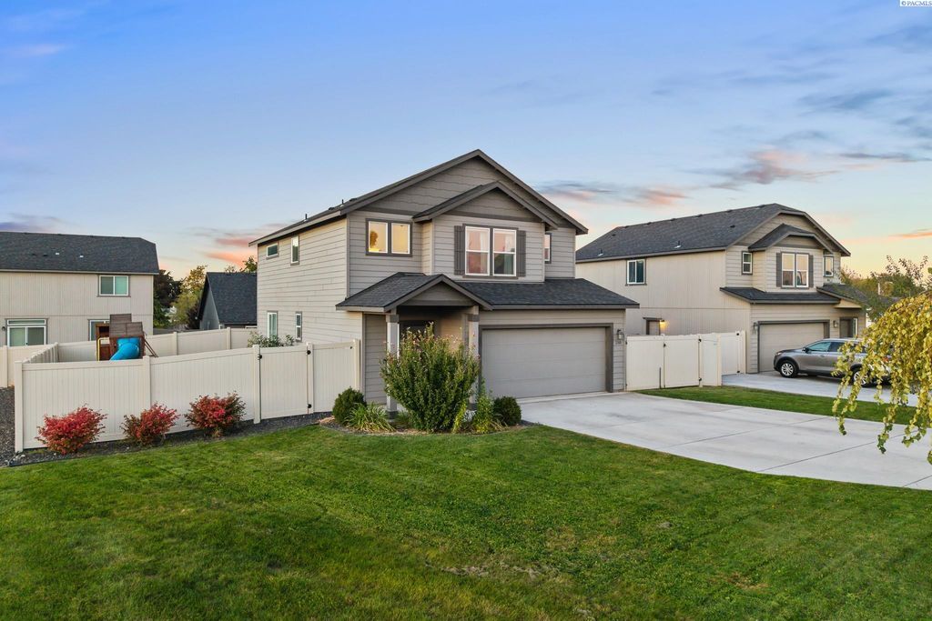 Photo of 2140 W 23rd Ave, Kennewick, WA 99337 (MLS # 290807)