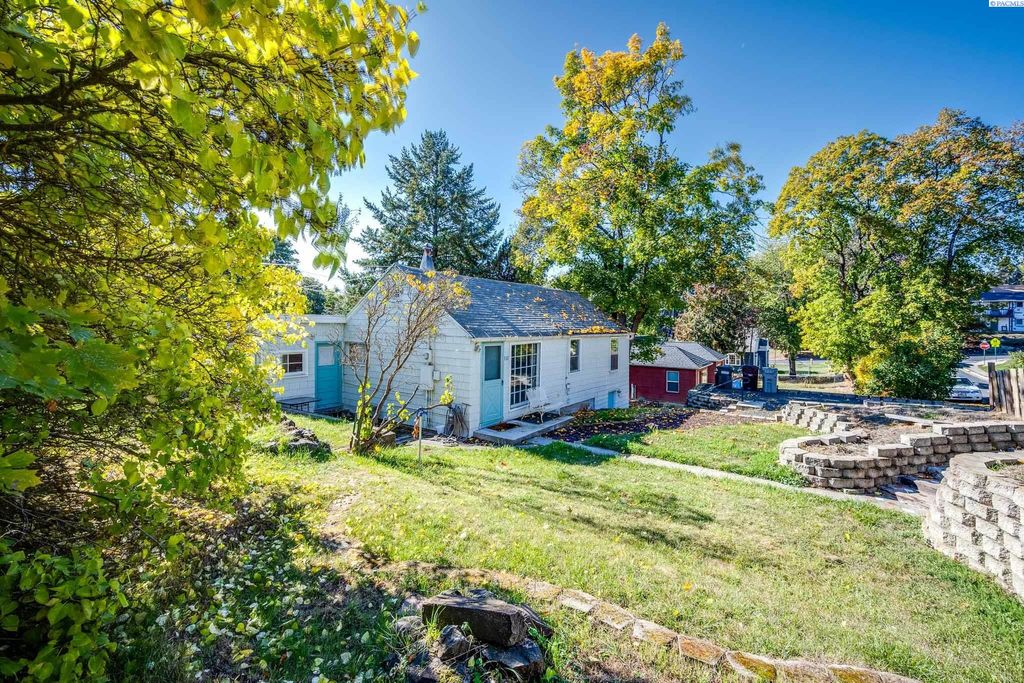 Photo of 337 NW True St, Pullman, WA 99163 (MLS # 288339)