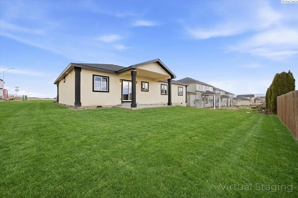 Photo of 320 Victoria St, Sunnyside, WA 98944 (MLS # 291644)