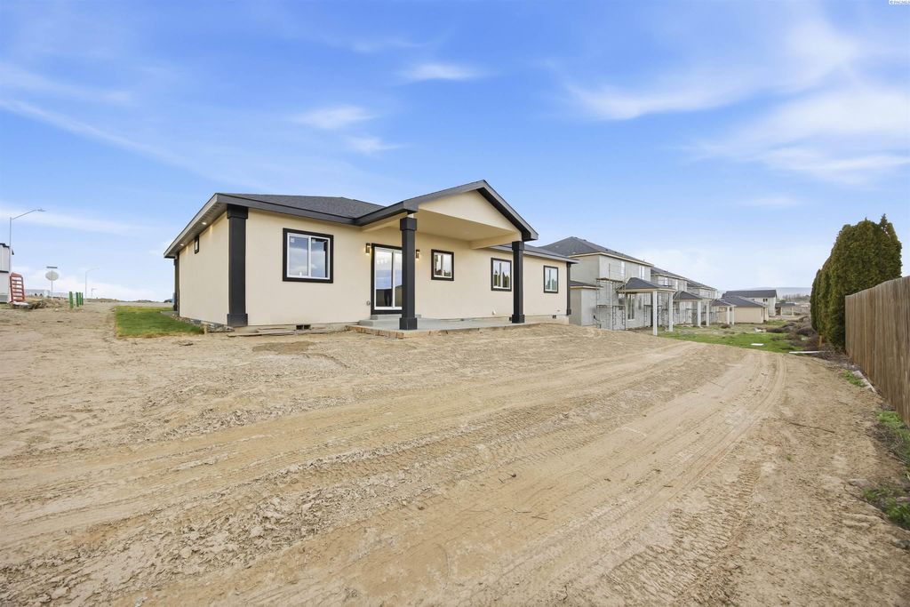 Photo of 320 Victoria St, Sunnyside, WA 98944 (MLS # 291644)