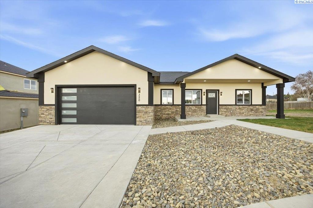 Photo of 320 Victoria St, Sunnyside, WA 98944 (MLS # 291644)