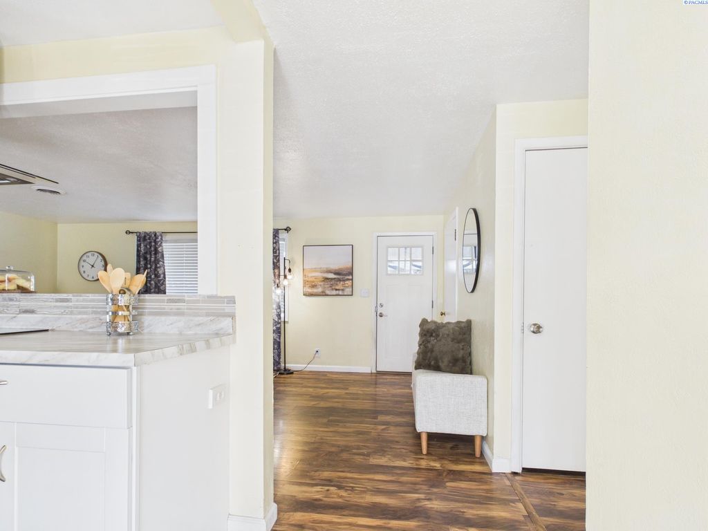 Photo of 312 S Mayfield St, Kennewick, WA 99336 (MLS # 290057)