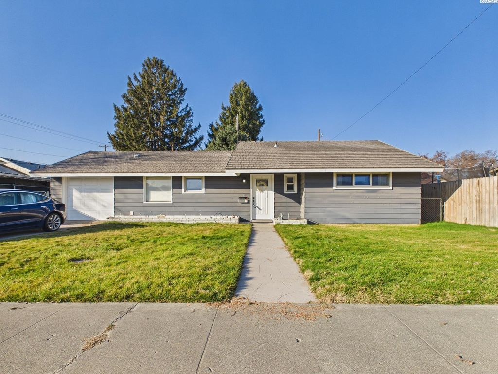 Photo of 312 S Mayfield St, Kennewick, WA 99336 (MLS # 290057)