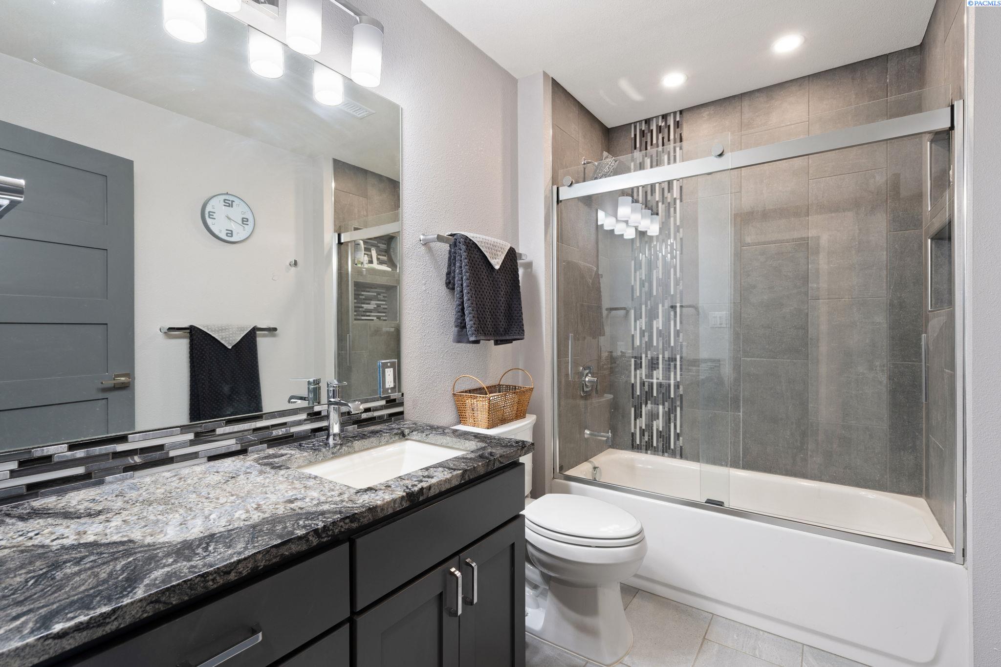 Pasco, Washington 99301, United States, 3 Bedrooms Bedrooms, ,3 BathroomsBathrooms,Residential,Active,150070