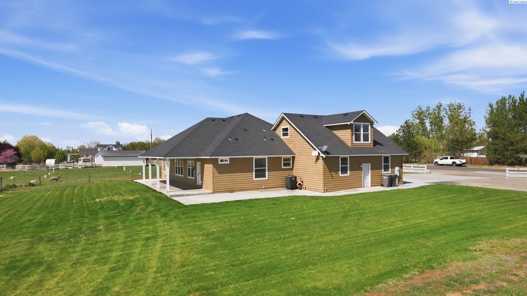 Photo of 11625 N Missimer Rd, Prosser, WA 99350 (MLS # 292241)