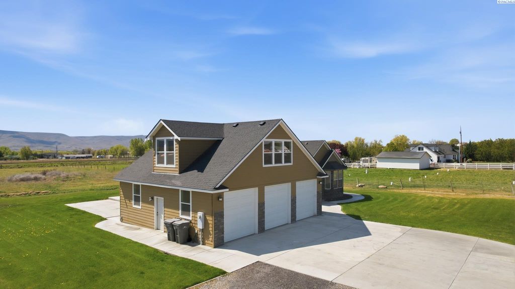 Photo of 11625 N Missimer Rd, Prosser, WA 99350 (MLS # 292241)