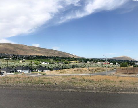 Photo of 1013 Sagebluff Lane #lot7, Richland, WA 99352 (MLS # 287974)