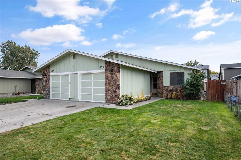 Photo of 4209 W Klamath Avenue, Kennewick, WA 99336 (MLS # 288311)