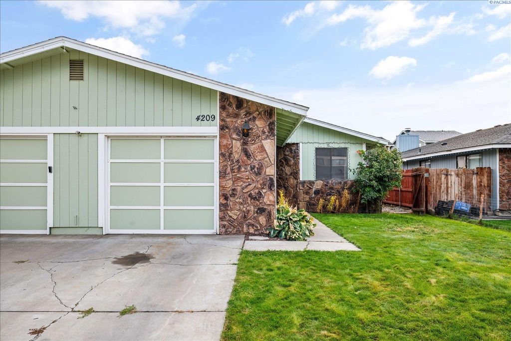Photo of 4209 W Klamath Avenue, Kennewick, WA 99336 (MLS # 288311)