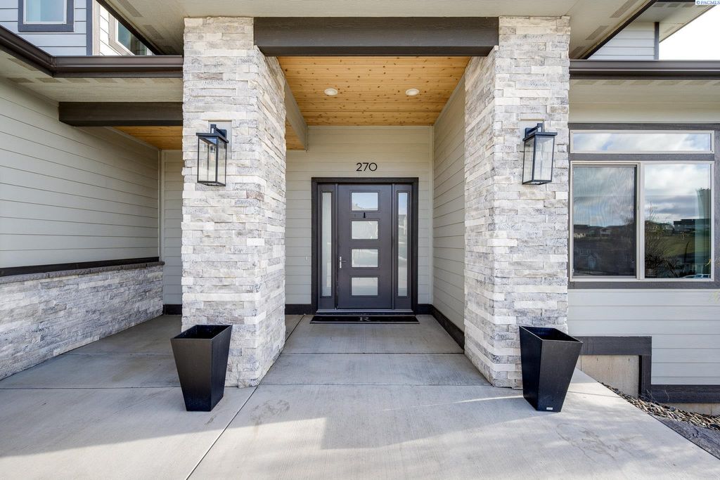 Photo of 270 SW Golden Hills Drive, Pullman, WA 99163 (MLS # 289521)