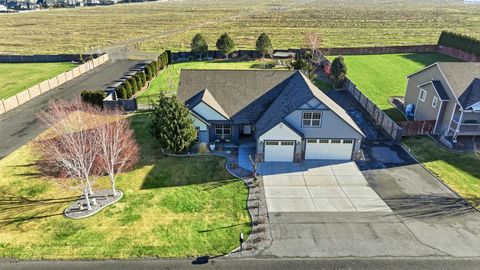 Photo of 11221 S Grandview Lane, Kennewick, WA 99338 (MLS # 290141)